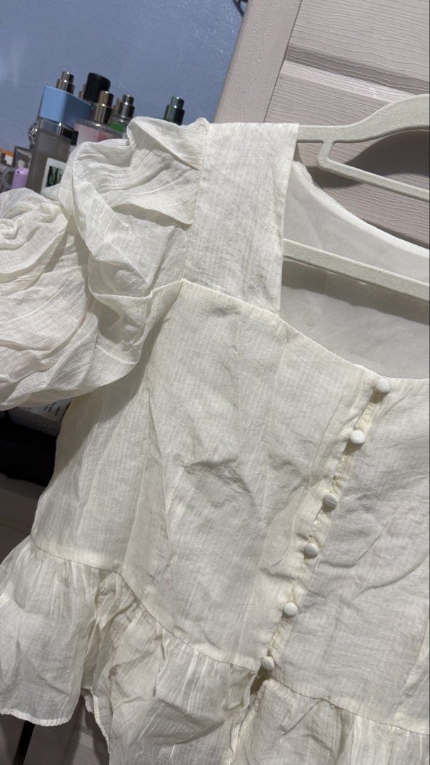 Chiffon Top (Can be Filipiniana) (Category: Blouses) located in Quezon City. Submitted by dinesaur (Listing ID 1468032002, Image 2). Description: Best fits 34-36 bust, di na kaya 38 masikip na.