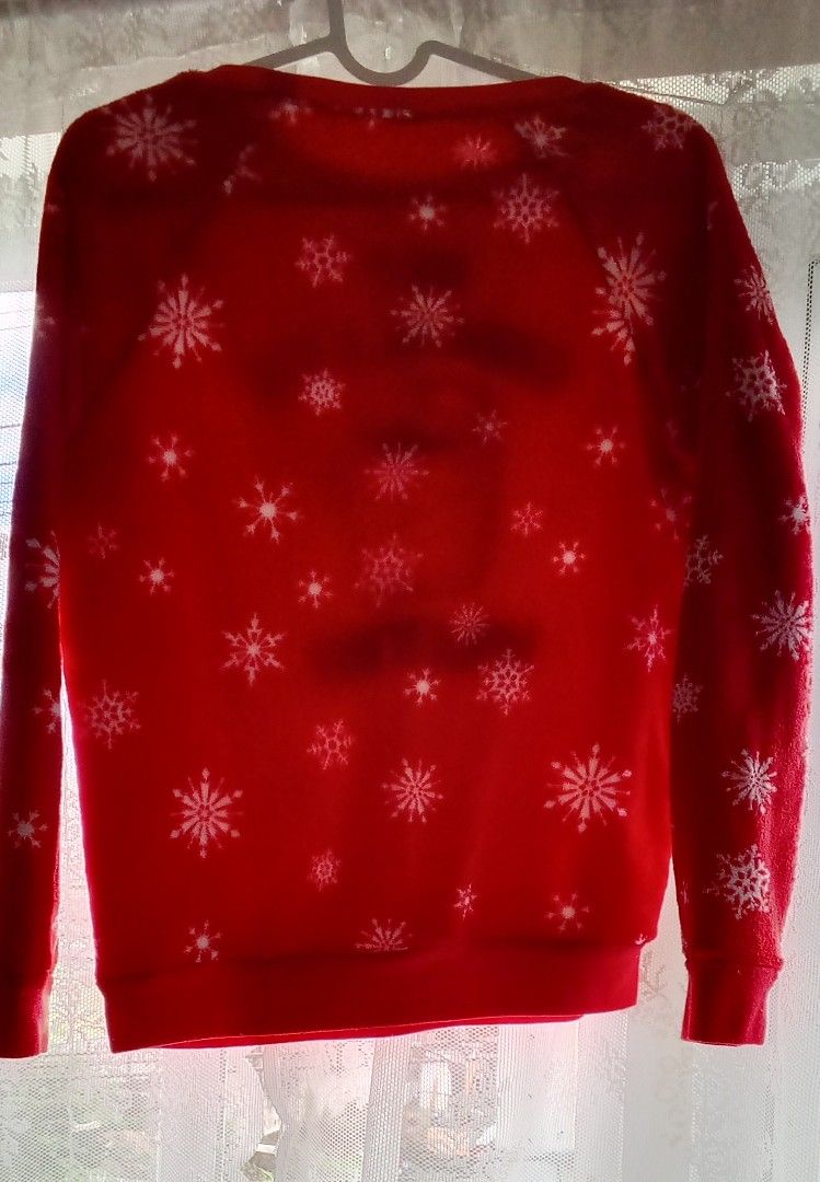 Christmas designed sweater (Category: Coats, Jackets and Outerwear) located in Paranaque City. Submitted by nobleearth.d28ec3 (Listing ID 1467850914, Image 2). Description: soft,comfy to wear From US I have 2 of this already.