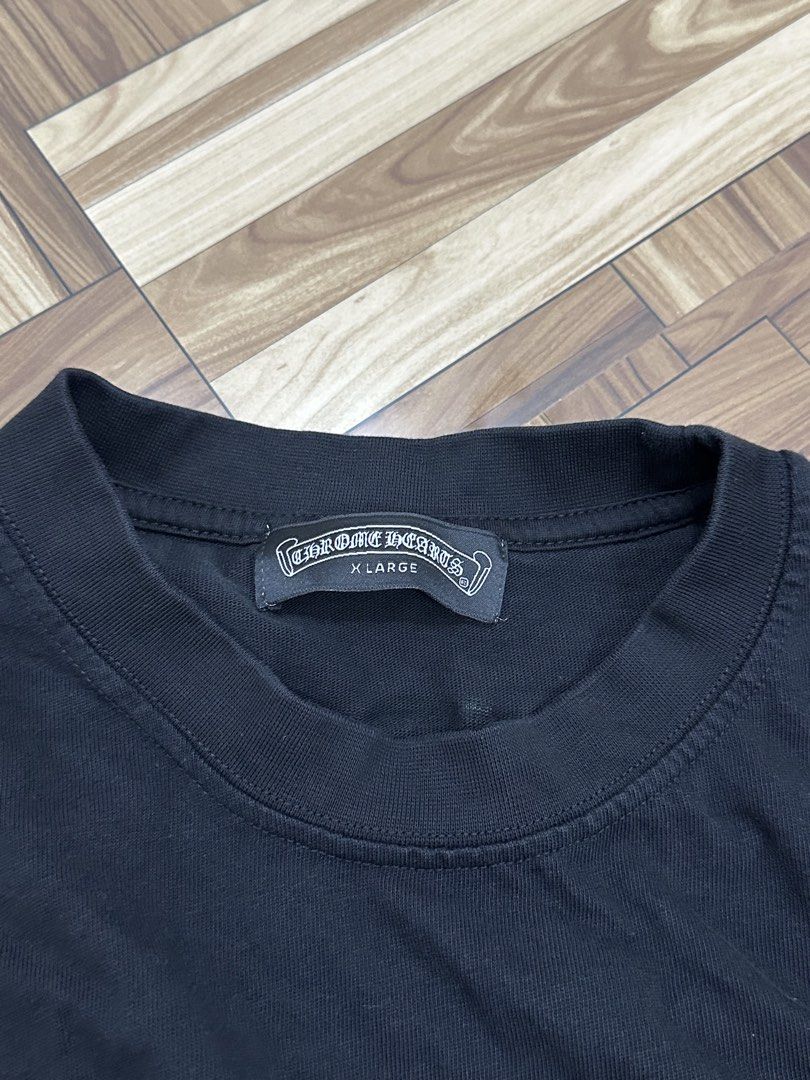 Chrome hearts (Category: Activewear) located in Manila. Submitted by aledobrian29085 (Listing ID 1468058938, Image 3). Description: Dimes Size: XL W 19 L 27 .