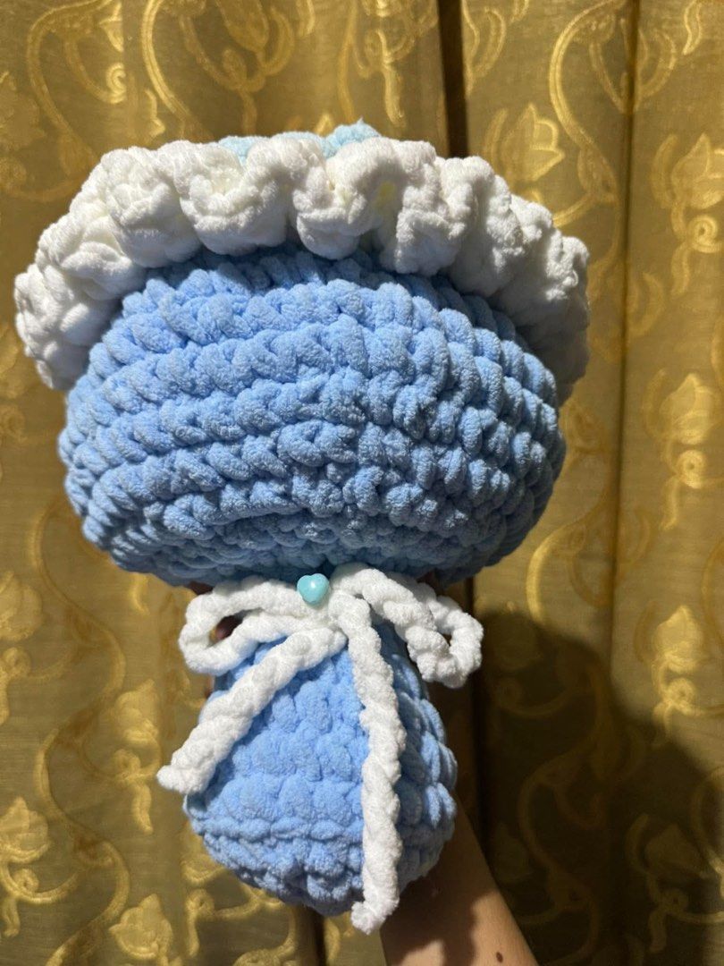 Chunky rose crochet bouquet (Category: Flowers & Bouquets) located in Pasig City. Submitted by fionithrifts (Listing ID 1467958917, Image 2). Description: 📍handmade .