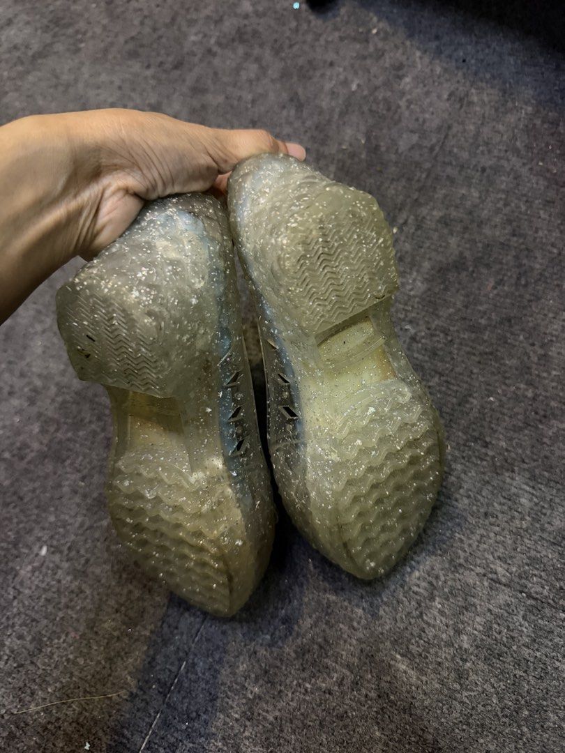 CINDERELLA SHOES WITH LIGHT (Category: Babies & Kids Fashion) located in Quezon City. Submitted by jnydera (Listing ID 1467848339, Image 3). Description: EUR 29/31.