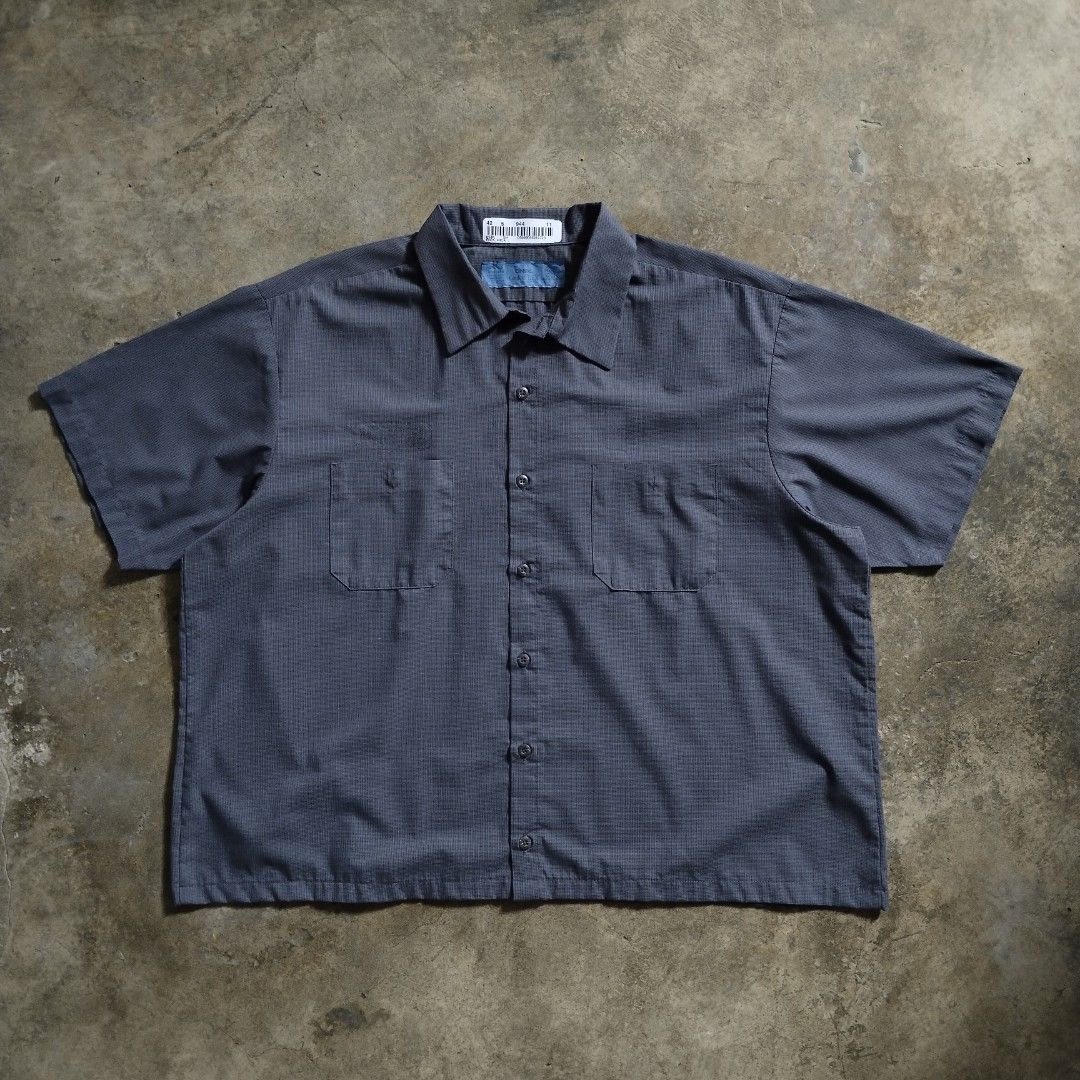 cintas workwear gray houndstooth cropped polo (Category: Formal Shirts) located in Bulacan. Submitted by hustleoverluckphv2 (Listing ID 1468004871, Image 1). Description: cintas workwear gray houndstooth cropped polo XXL on tag Measurements Width - 27" Length - 27" Claim - 499.