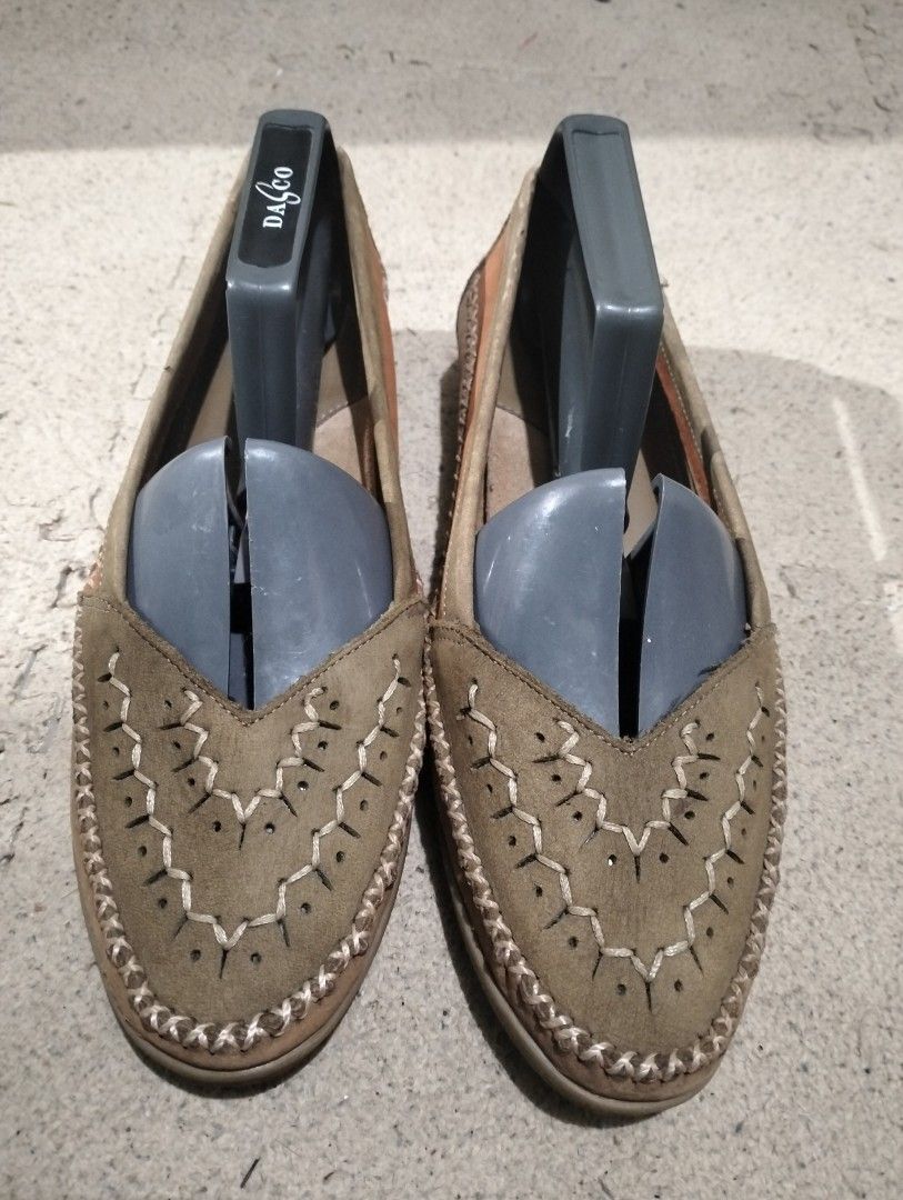 Clarks Womens slip on (Category: Loafers) located in Baguio. Submitted by dapper_deals (Listing ID 1467984052, Image 1). Description: These are Clarks women's slip-on casual shoes or loafers in a tan and pink/coral suede-leather combination with a size of 5 ½ marked on the insole. Leather Upper Lea / Man Made Text Lining Man Made Sole size indicated using tape measure pm me for other details needed.
