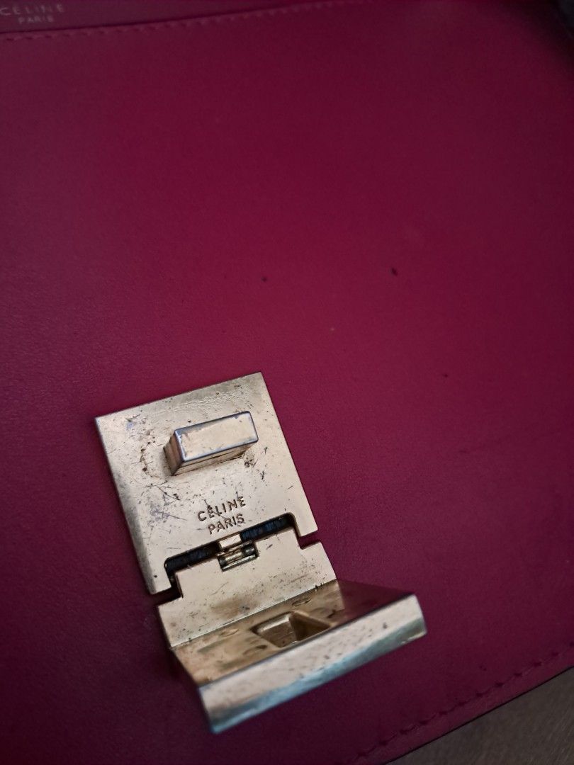 Céline Case (Category: Luxury Bags & Wallets) located in Muntinlupa City. Submitted by msshoppingera (Listing ID 1467907103, Image 3). Description: Celine Case shoulder bag by Phoebe Philo. Colour burgundy and pink color Surface scratches on the hardware closure from regular use. No scuffings, no peeling, no stickiness and no foul smell. Measurements: 10" L x 4" W x 5.5" H **Nöt gûaränŧèěđ ąůťĥëŉŧīç All items are available unless marked as sold. 