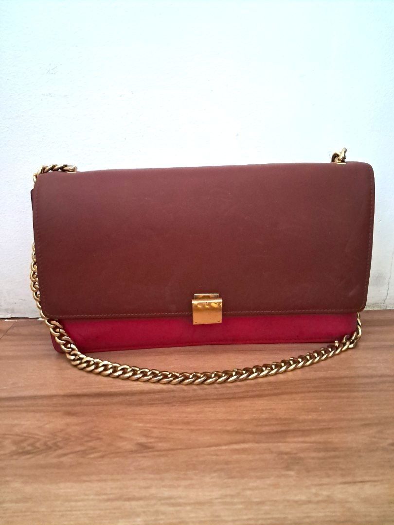 Céline Case (Category: Luxury Bags & Wallets) located in Muntinlupa City. Submitted by msshoppingera (Listing ID 1467907103, Image 1). Description: Celine Case shoulder bag by Phoebe Philo. Colour burgundy and pink color Surface scratches on the hardware closure from regular use. No scuffings, no peeling, no stickiness and no foul smell. Measurements: 10" L x 4" W x 5.5" H **Nöt gûaränŧèěđ ąůťĥëŉŧīç All items are available unless marked as sold. 