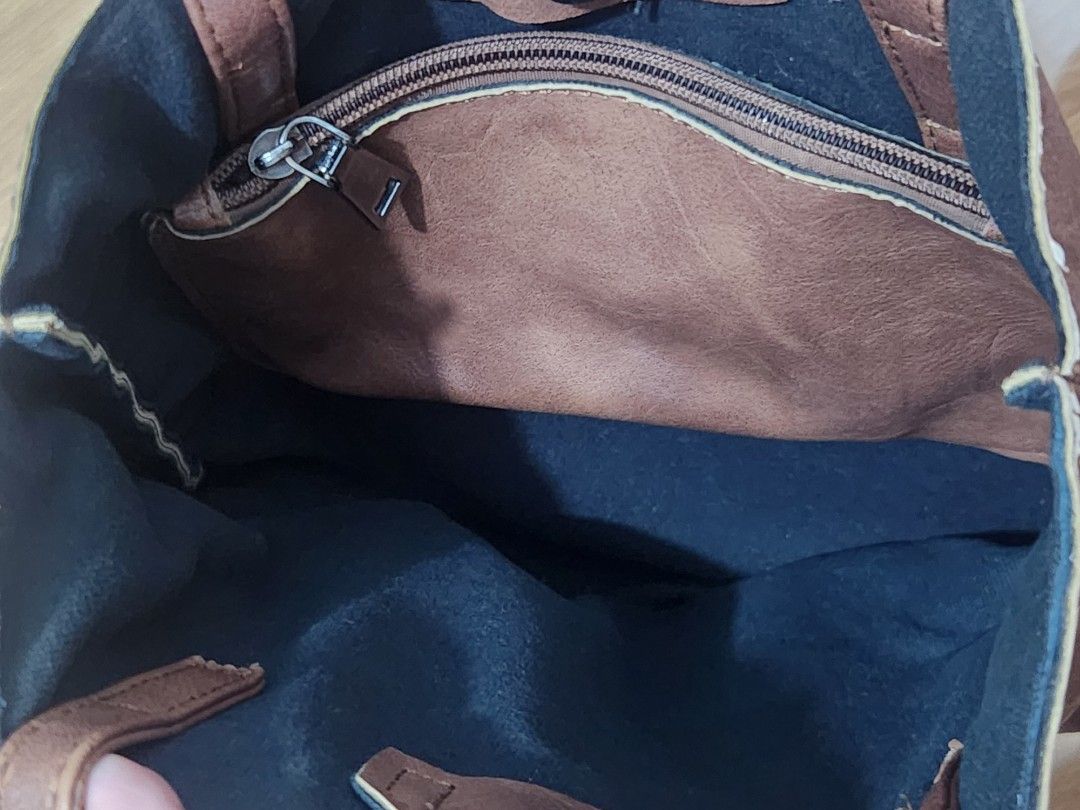 CLN Leather Tote Bag (Category: Tote Bags) located in Binan City. Submitted by prettyfishcakeee (Listing ID 1467977703, Image 3). Description: - Material: Soft crinkled brown leather with stylish silver metal hardware plaque - Straps: Comfortable double shoulder straps for easy carrying - Storage: Spacious main compartment with plenty of room for daily essentials, books, or a tablet - Organization: Convenient zippered inner pocket to keep smaller