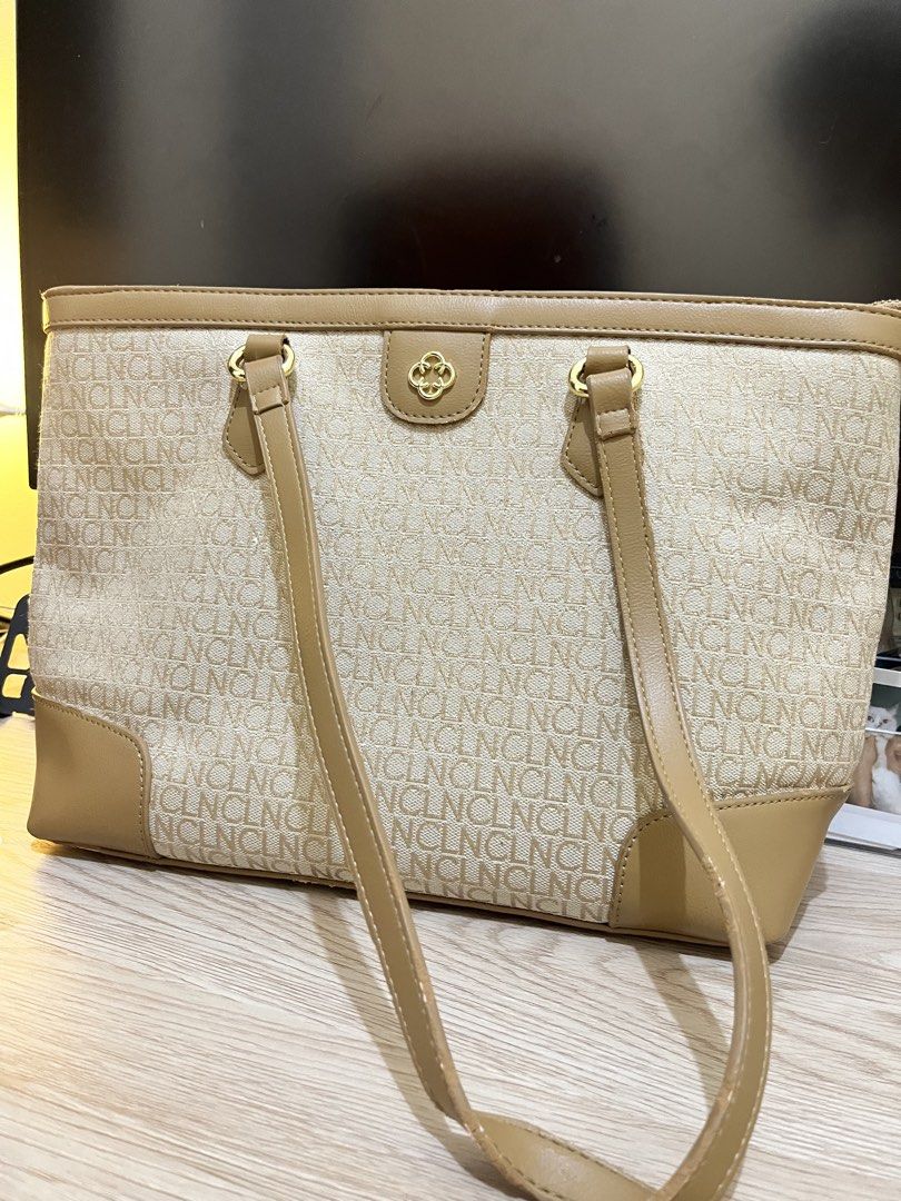 CLN Tote Bag in Freya (Category: Tote Bags) located in Pasig City. Submitted by yanyanreads (Listing ID 1467992904, Image 1). Description: Selling my preloved CLN Tote bag in Freya beige Please see pics for signs of wear and tear Zipper still working. No other issues aside from what was mentioned RFS: decluttering.