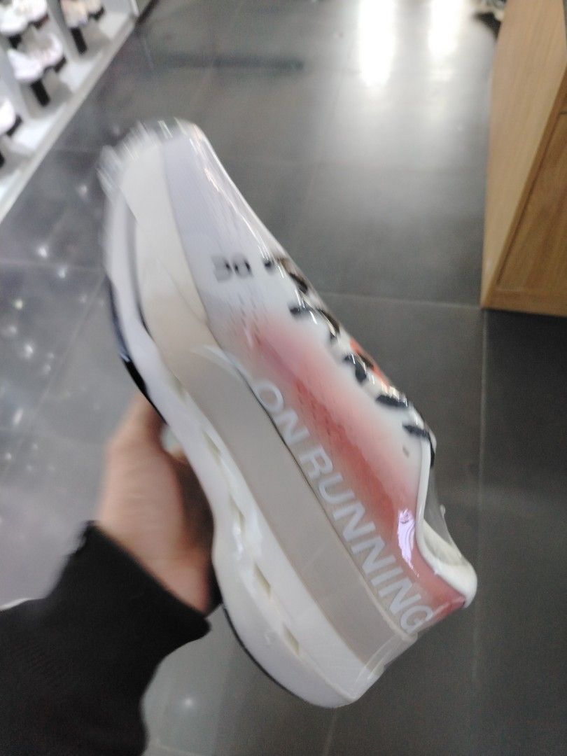 Cloud Boom Max (Category: Sneakers) located in Quezon City. Submitted by rvnnnnnn (Listing ID 1467882299, Image 3). Description: .