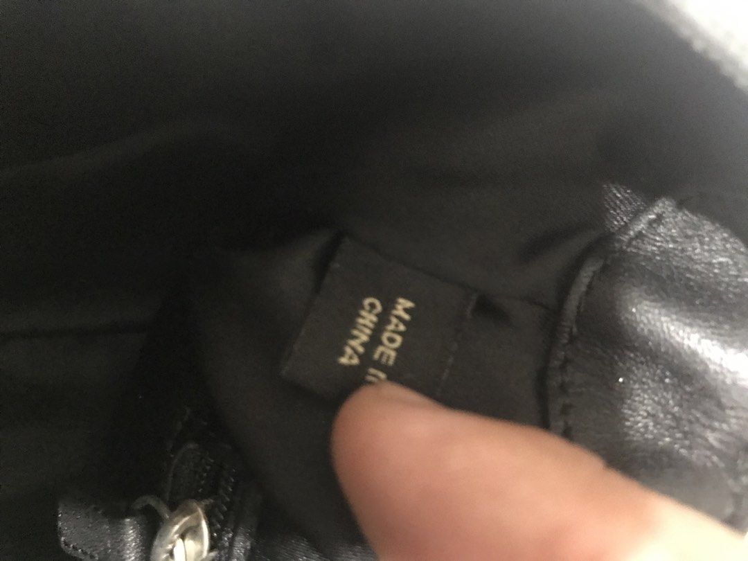 Coach (Category: Shoulder Bags) located in Balete No 2. Submitted by troyesybang (Listing ID 1467870974, Image 3). Description: Silver gray black.