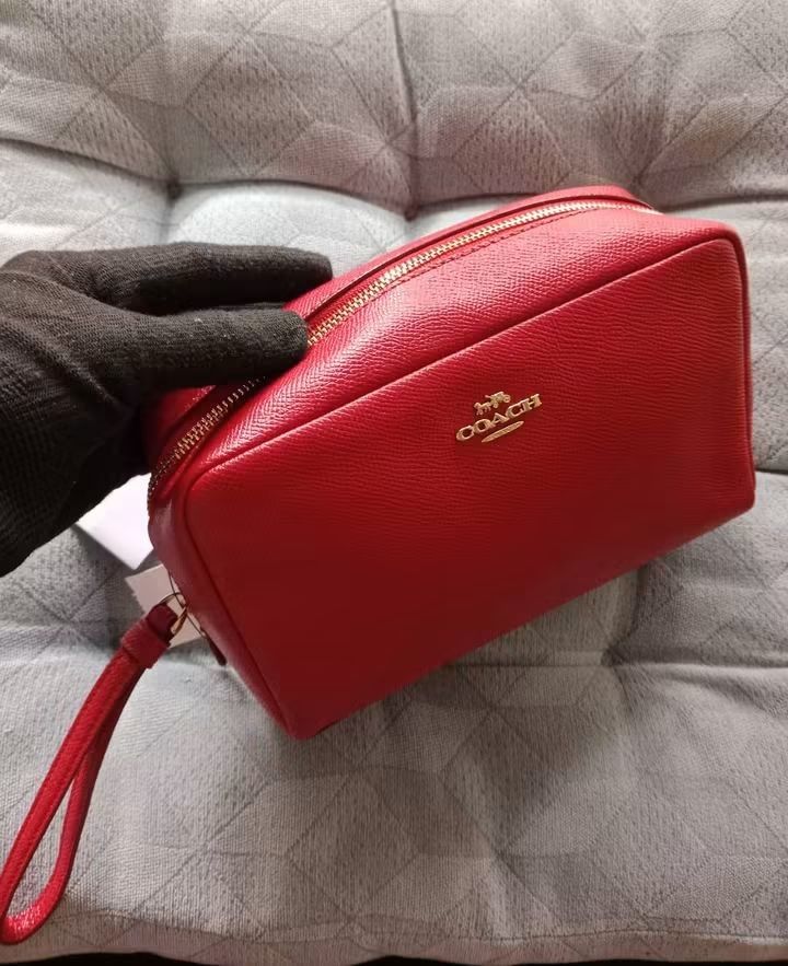 Coach (Category: Purses & Pouches) located in Angeles City. Submitted by mjshoppingretail (Listing ID 1467923725, Image 3). Description: orig new new.