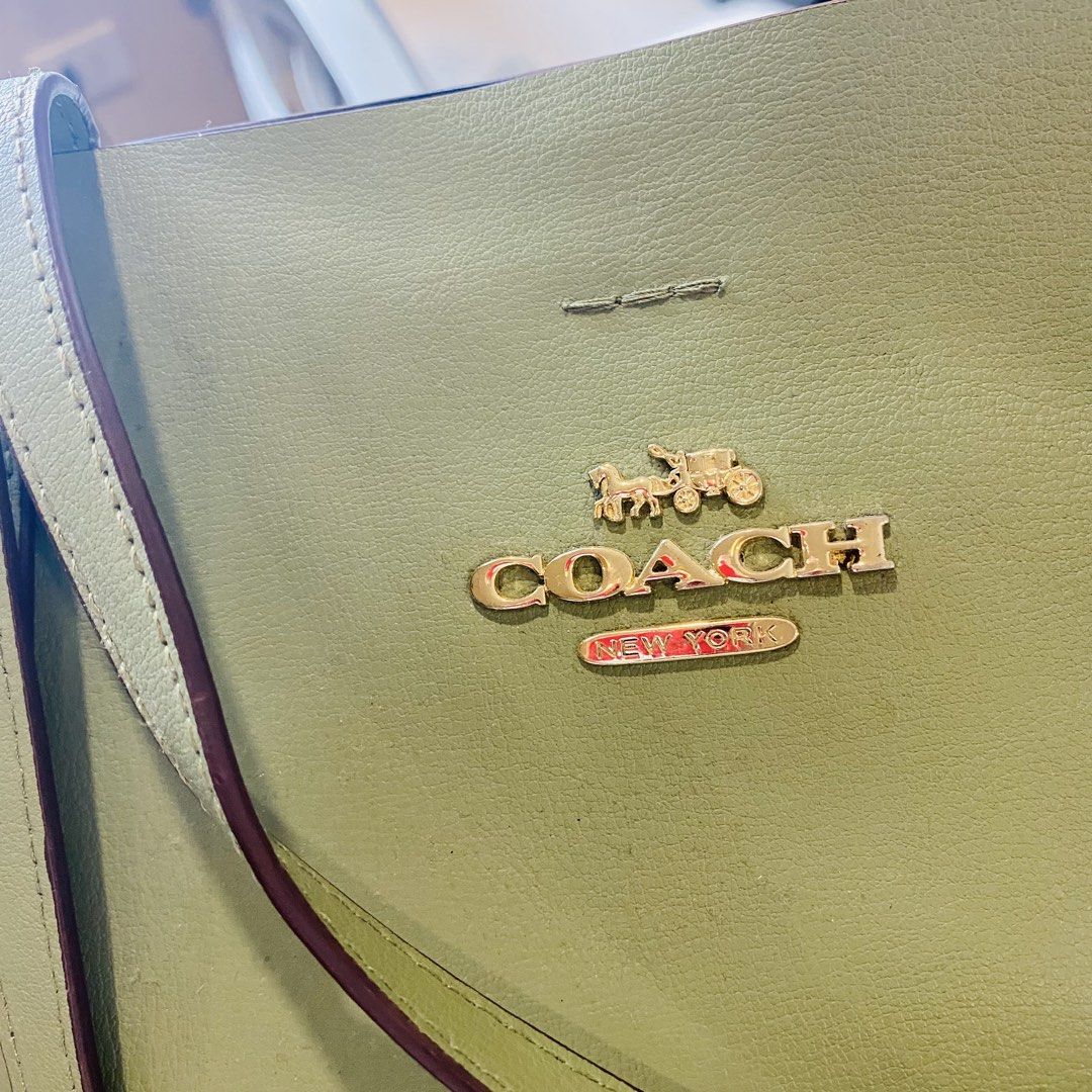 Coach Avenue Tote Bag (Category: Luxury Bags & Wallets) located in Las Pinas. Submitted by mauwryhan (Listing ID 1468009367, Image 2). Description: FOR SALE: Coach Avenue Tote Bag 👜 Condition: Very Good – 8/10 ₱1,500 ONLY! Hard type of leather. MINOR ISSUE: SIGN OF USAGE, MARKINGS NEED DEEP CLEANING. STILL REMOVABLE DIRT ‼️ 💯 AUTHENTIC ⚠️ Expect sign of usage. USED BUT NOT ABUSED! Reason for Selling: Decluttering THIS IS SECOND HAND ITEM, PLS M