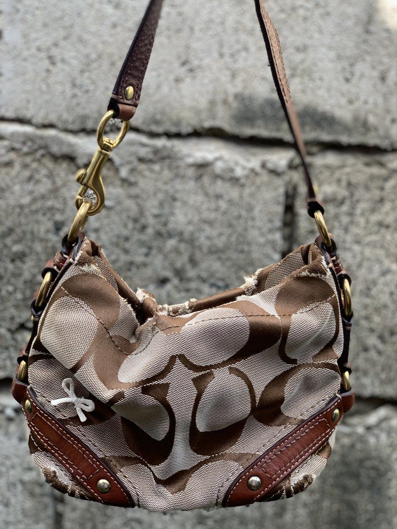 Coach Bag (Category: Shoulder Bags) located in Bayombong. Submitted by declutterbyriri (Listing ID 1467907718, Image 3). Description: SOLD AS SET!!! Coach Ergo - minimal stain - needs clean - missing centerpiece (yung medallion coach idk its name) - may parang nangatngat sa leather - no watermarks (like new pa talaga) Carly - tear, common issue sa carly - need wash.