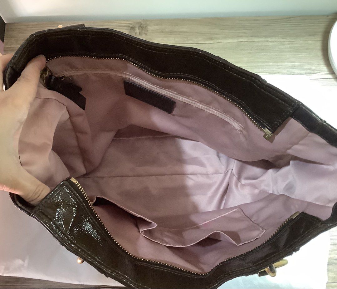 Coach Brown Patent Leather Tote Bag (Category: Luxury Bags & Wallets) located in Quezon City. Submitted by sophic_01 (Listing ID 1467911063, Image 3). Description: Coach Dark brown patent leather with brass-tone hardware May dirt stains sa interior pink fabric and hardware but can be cleaned naman RFS: Need school funds .