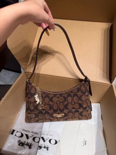 （分類：）位於 。 由 bellezza. 提交（商品編號 1467965995，圖片 1）。簡介： 。