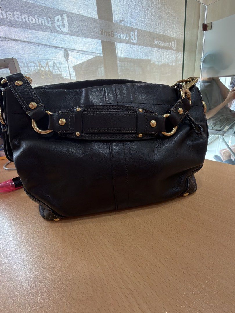 Coach Carly (Category: Luxury Bags & Wallets) located in Pasig City. Submitted by annkyutiks (Listing ID 1467876930, Image 2). Description: Vintage Coach Carly leather black.