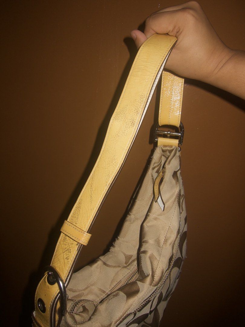 coach carly (Category: Luxury Bags & Wallets) located in Cebu City. Submitted by youngsaws (Listing ID 1468037130, Image 3). Description: coach carly in beige authentic vintage gold hardwares (with fading) straps with black spots some patterns may have flaws with creed inside still negotiable 📍cebu city.