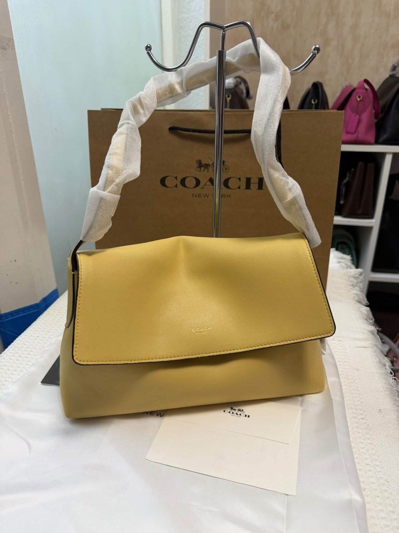 Coach Chelsea 30 (Category: Shoulder Bags) located in Binan City. Submitted by pinkykeenshop (Listing ID 1468050074, Image 2). Description: .