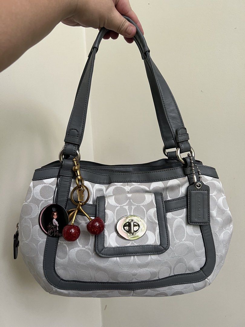 Coach Cricket turnlock (Category: Luxury Bags & Wallets) located in Cagayan de Oro. Submitted by kc_missy (Listing ID 1467988278, Image 1). Description: .