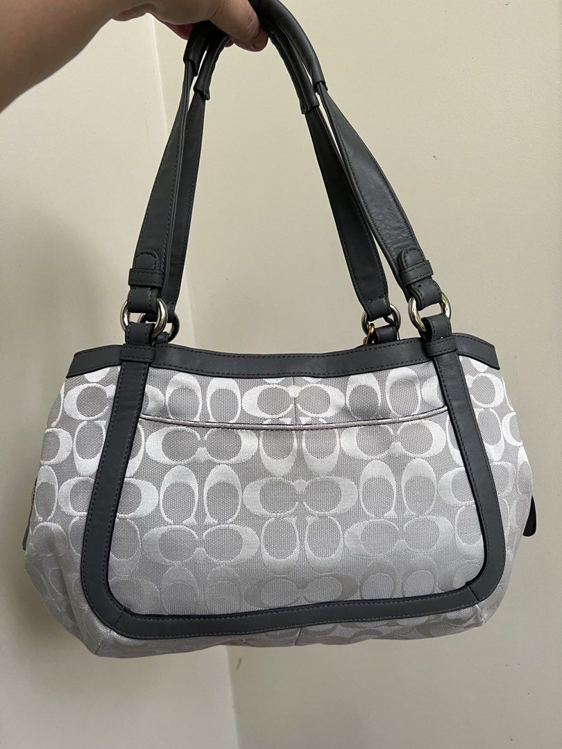 Coach Cricket turnlock (Category: Luxury Bags & Wallets) located in Cagayan de Oro. Submitted by kc_missy (Listing ID 1467988278, Image 2). Description: .