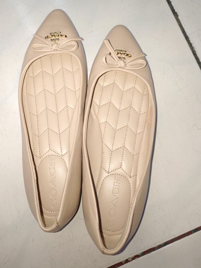 Coach flats (Category: Flats & Sandals) located in Manila. Submitted by aumberhale04.41 (Listing ID 1467888934, Image 1). Description: supper ganda pa check photo.