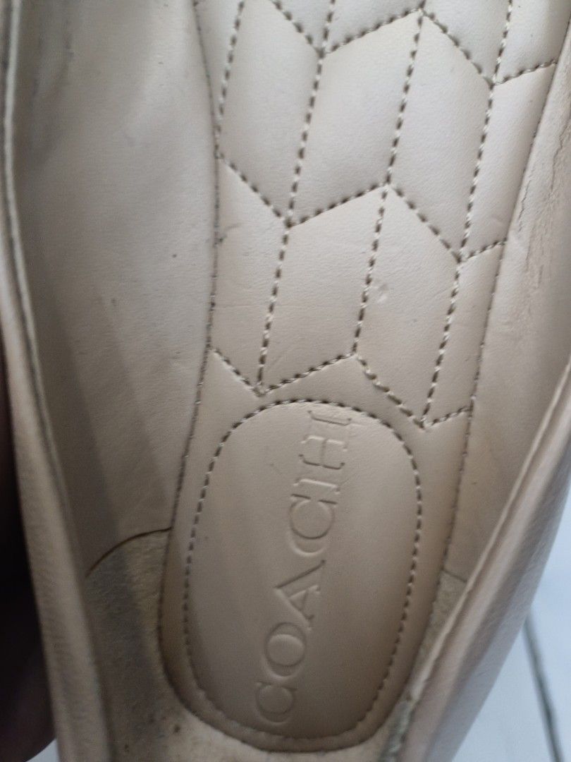 Coach flats (Category: Flats & Sandals) located in Manila. Submitted by aumberhale04.41 (Listing ID 1467888934, Image 2). Description: supper ganda pa check photo.