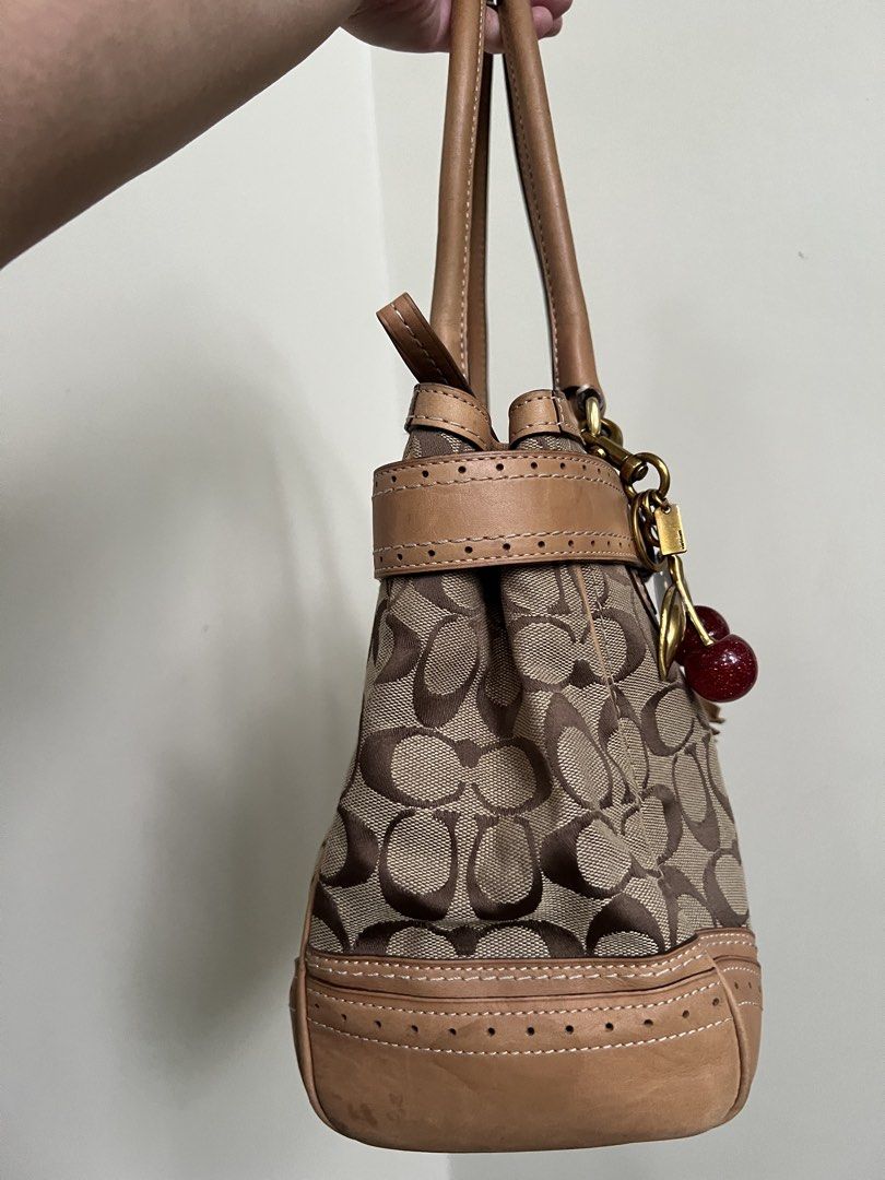 Coach Hampton Tassel (Category: Luxury Bags & Wallets) located in Cagayan de Oro. Submitted by kc_missy (Listing ID 1467987034, Image 3). Description: .