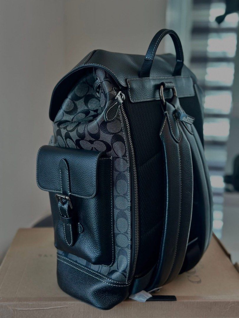 Coach Hitch Backpack In Signature Canvas (Category: Backpacks) located in Manila. Submitted by btdcbagtrendsdcapul.2 (Listing ID 1467984981, Image 2). Description: Inclusion: Tag, Carecard, Paper Bag, Dustbag, Limited stocks only 📩 Dm for inquiries .