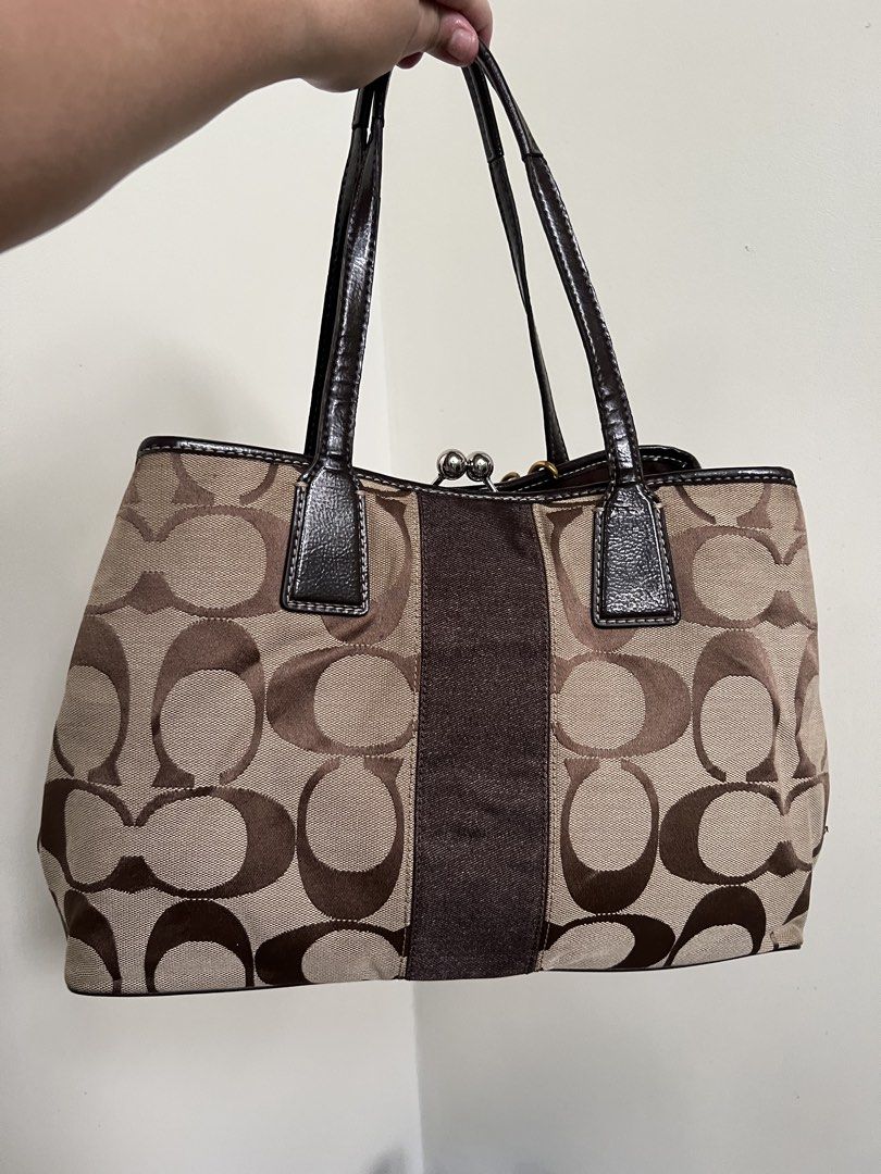 Coach Kisslock (Category: Luxury Bags & Wallets) located in Cagayan de Oro. Submitted by kc_missy (Listing ID 1467988013, Image 2). Description: .
