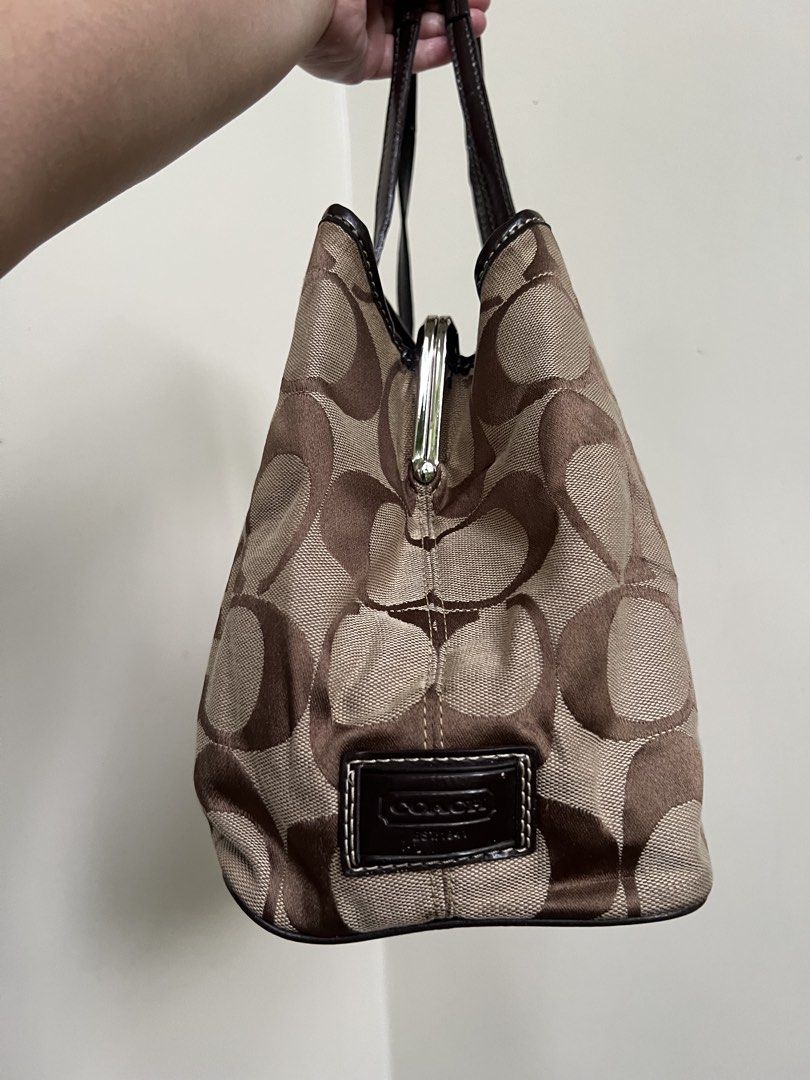 Coach Kisslock (Category: Luxury Bags & Wallets) located in Cagayan de Oro. Submitted by kc_missy (Listing ID 1467988013, Image 3). Description: .