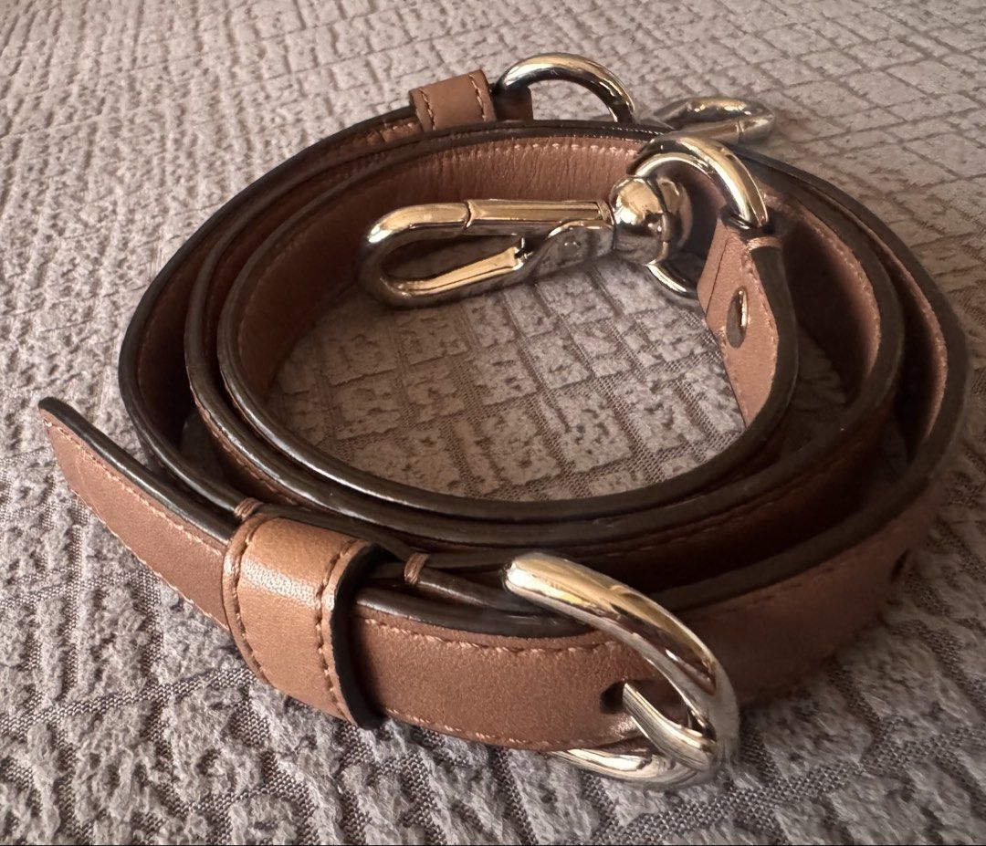 Coach Leather Replacement Strap (Category: Shoulder Bags) located in Mandaluyong City. Submitted by axos723 (Listing ID 1468021934, Image 1). Description: ➡️Please read item description carefully below (click read more 👇) ➡️Personal Preloved ➡️Item is AVAILABLE ➡️1-Day Reservation only ➡️First to pay gets the item ➡️For SURE BUYERS only please. -Price: P550+ SF -Brand: Coach -Color:Light Brown Leather with Silver hardware (Color may vary due to 