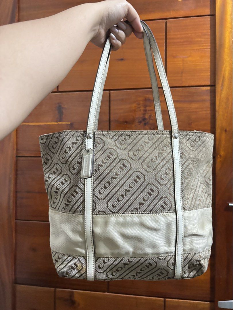 Coach Lozenge Tote Bag original (Category: Shoulder Bags) located in Las Pinas. Submitted by blushbloom_cat (Listing ID 1468039568, Image 2). Description: Coach Lozenge Tote Bag (style F12252 or F12253) in khaki and white fabric with white leather trim.