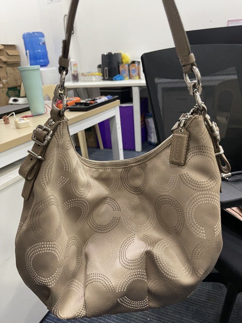 Coach Madison Hobo Bag (Category: Shoulder Bags) located in Manila. Submitted by pray.loved.life (Listing ID 1467866597, Image 3). Description: -Rank A -No issue -Price is negotiable, offer lang :) .