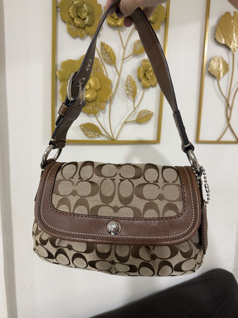 Coach Monogram Soho Flap (Category: Luxury Bags & Wallets) located in Calbayog City. Submitted by incesrueda (Listing ID 1467981581, Image 1). Description: .