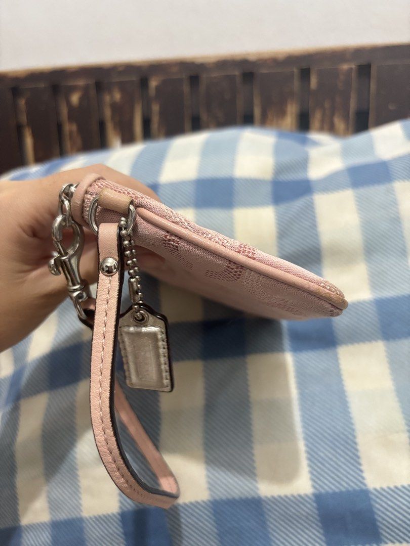 Coach pink canvass wristlet (Category: Purses & Pouches) located in Lapu Lapu. Submitted by affordmo (Listing ID 1467960329, Image 2). Description: .