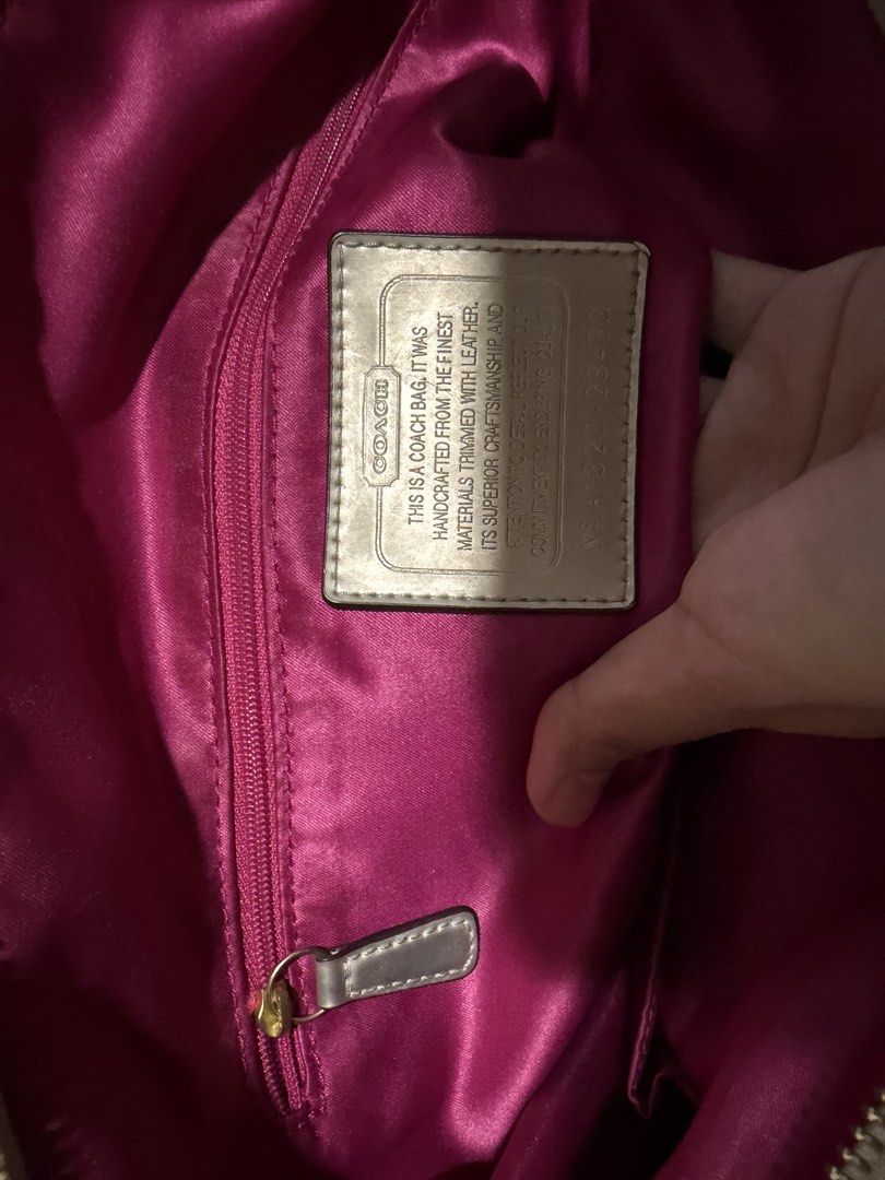 Coach Signature C Metallic Tote Bag (Category: Luxury Bags & Wallets) located in Tuguegarao City. Submitted by pavlene (Listing ID 1467998313, Image 3). Description: rfs: need funds .