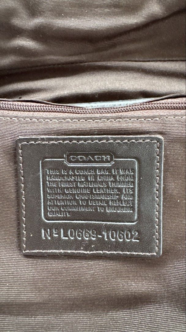 Coach Soho Baguette (Category: Luxury Bags & Wallets) located in Tagbilaran City. Submitted by Bunnybebu (Listing ID 1467920238, Image 3). Description: In very good used condition Small size Check all photos for signs of use/minimal flaws Sold as is. What you see is what you get Ask questions before u bid. 📍Tagbilaran City, Bohol ⚠️ This is a thrifted item so please manage your expectations. ❎ Bawal sa maselan at maarte ‼️All sales are final. ‼️