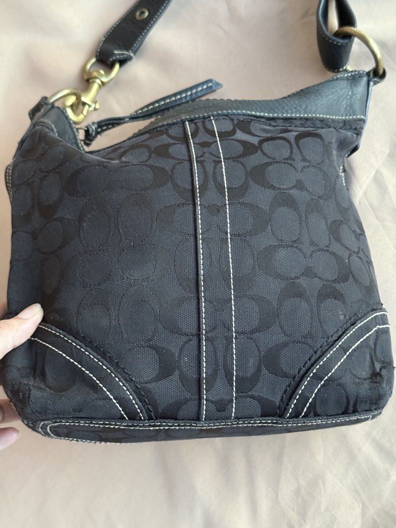 Coach Soho crossbody (Category: Luxury Bags & Wallets) located in Bocaue. Submitted by fkmndz.finds (Listing ID 1467929792, Image 3). Description: No hang tag Minor sign of use Negotiable for sure buyer.