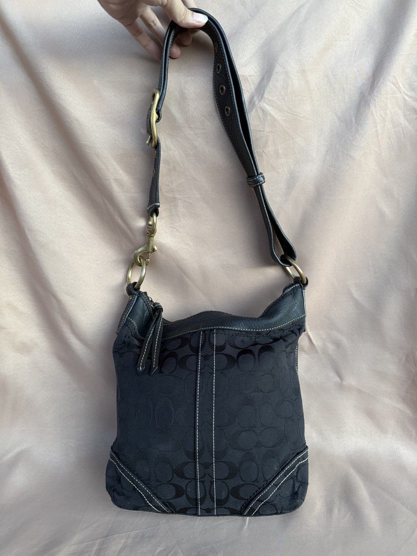 Coach Soho crossbody (Category: Luxury Bags & Wallets) located in Bocaue. Submitted by fkmndz.finds (Listing ID 1467929792, Image 1). Description: No hang tag Minor sign of use Negotiable for sure buyer.