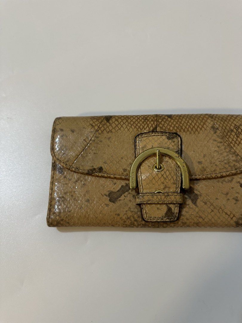 Coach Soho Snakeskin Long Wallet (Category: Other Accessories) located in Bacolod City. Submitted by 2k.archives (Listing ID 1468028317, Image 2). Description: Authentic / Original Rank A Sign Of Usage No Major Flaws Details in picture.