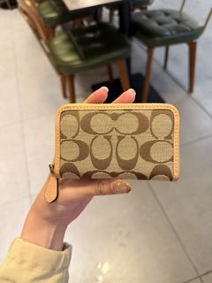 (Category: ) located in . Submitted by nd.clothing (Listing ID 1467990797, Image 1). Description: .