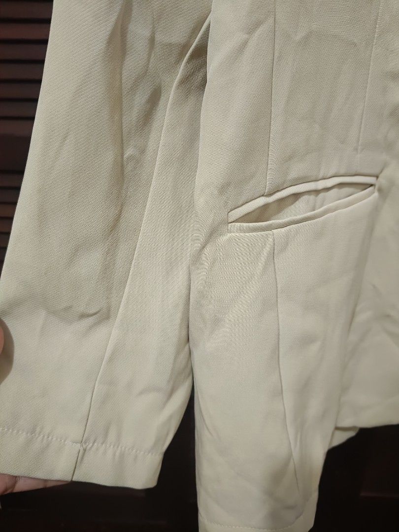 Coat Dazy (Category: Coats, Jackets and Outerwear) located in Manila. Submitted by byjrb (Listing ID 1468029841, Image 3). Description: 🛍️ Brand-new items from SHEIN, Emery Rose, Zaful & more! Size : Large 📦 Shipping: LBC / J&T / Lalamove 💸 MOP: GCash / BPI only DM for inquiries! 💌.