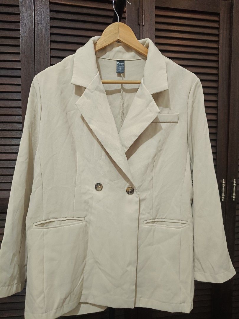 Coat Dazy (Category: Coats, Jackets and Outerwear) located in Manila. Submitted by byjrb (Listing ID 1468029841, Image 1). Description: 🛍️ Brand-new items from SHEIN, Emery Rose, Zaful & more! Size : Large 📦 Shipping: LBC / J&T / Lalamove 💸 MOP: GCash / BPI only DM for inquiries! 💌.