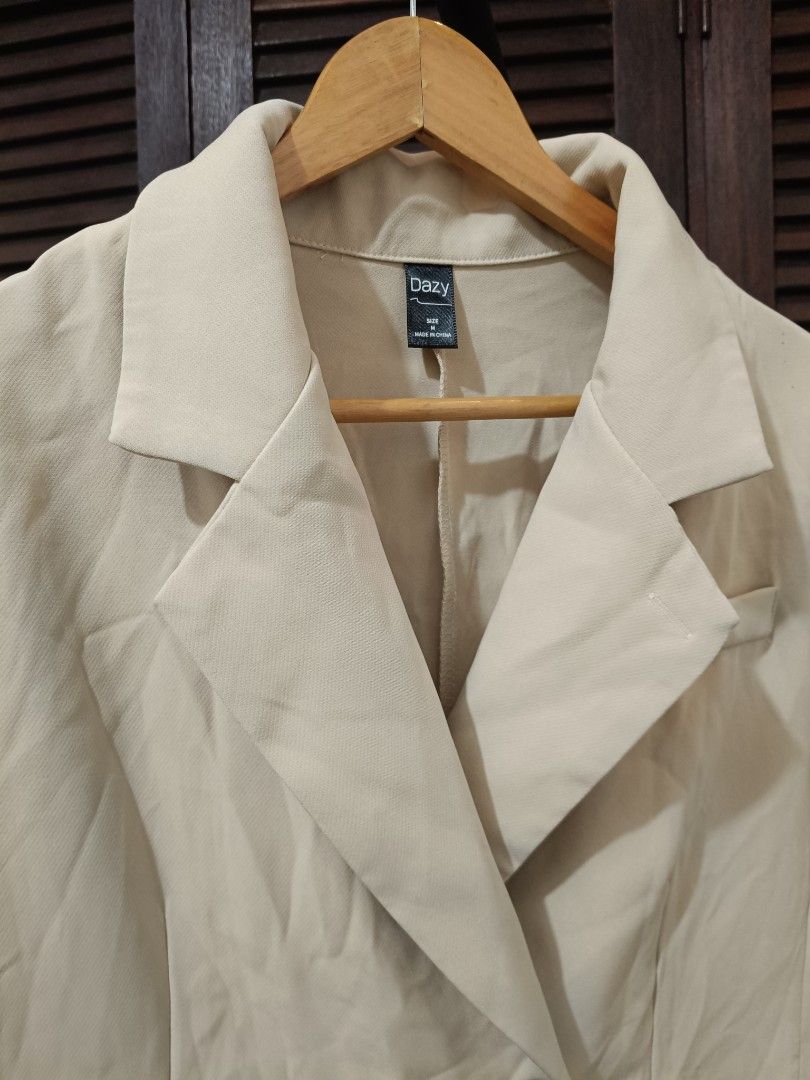 Coat Dazy (Category: Coats, Jackets and Outerwear) located in Manila. Submitted by byjrb (Listing ID 1468029841, Image 2). Description: 🛍️ Brand-new items from SHEIN, Emery Rose, Zaful & more! Size : Large 📦 Shipping: LBC / J&T / Lalamove 💸 MOP: GCash / BPI only DM for inquiries! 💌.