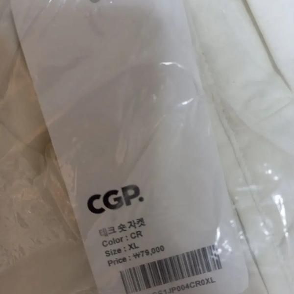 CODEGRAPHY Tech Short Jacket (Category: Coats, Jackets and Outerwear) located in Singapore. Submitted by bunjangpartners (Listing ID 1468050955, Image 7). Description: Sealed brand new item. No special notes. Sizes available: M, L, XL -> Please specify your choice in the request. Transactions are made through direct safe payment. No returns or exchanges. Expected to ship next day (standard delivery, excluding holidays). --[Before You Buy]-- Sourc