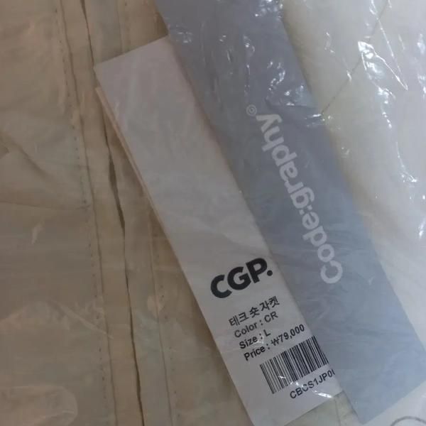 CODEGRAPHY Tech Short Jacket (Category: Coats, Jackets and Outerwear) located in Singapore. Submitted by bunjangpartners (Listing ID 1468050955, Image 6). Description: Sealed brand new item. No special notes. Sizes available: M, L, XL -> Please specify your choice in the request. Transactions are made through direct safe payment. No returns or exchanges. Expected to ship next day (standard delivery, excluding holidays). --[Before You Buy]-- Sourc