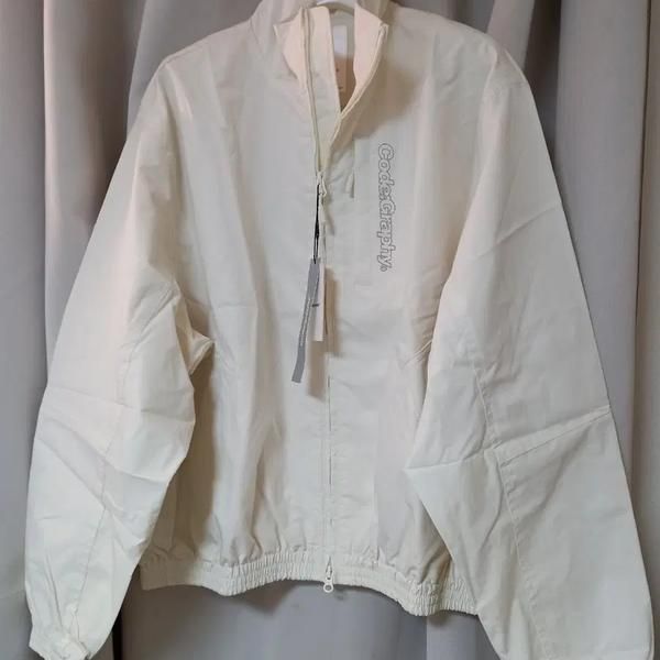 CODEGRAPHY Tech Short Jacket (Category: Coats, Jackets and Outerwear) located in Singapore. Submitted by bunjangpartners (Listing ID 1468050955, Image 2). Description: Sealed brand new item. No special notes. Sizes available: M, L, XL -> Please specify your choice in the request. Transactions are made through direct safe payment. No returns or exchanges. Expected to ship next day (standard delivery, excluding holidays). --[Before You Buy]-- Sourc