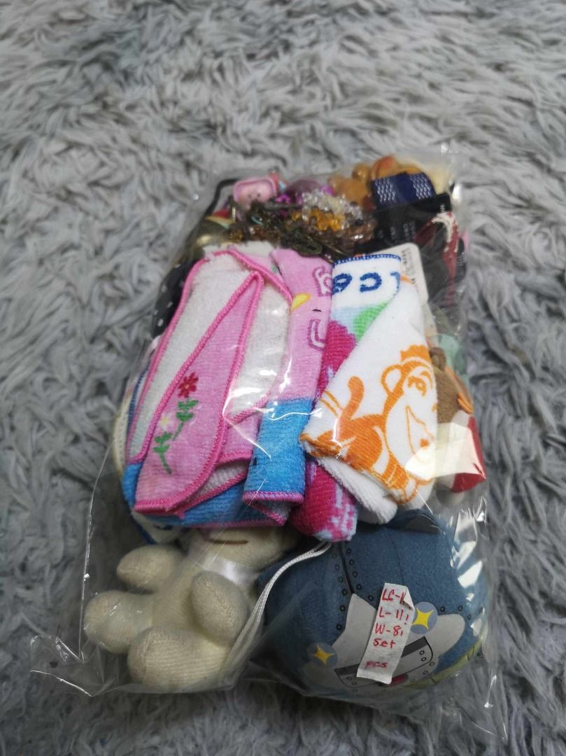 Collection Of Cute Assorted Accessories (Category: Accessory Holder, Box & Organizers) located in Santa Cruz. Submitted by jmy_surplus.2 (Listing ID 1467917814, Image 3). Description: Size ; L- 11 W - 8 Color ; Colorful Type ; Accessories Brand ; No brand Material ; Synthetic Style ; 41 Pieces Assorted Accessories LG 118 JMY 3 Batch #225.