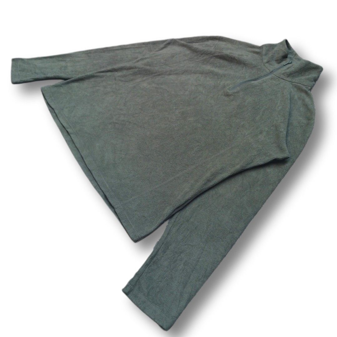 Columbia Green Quarter-Zip (Womens) (Category: Coats, Jackets and Outerwear) located in Cavite. Submitted by spinfits (Listing ID 1467841268, Image 2). Description: - Brand: Columbia - Style: Quarter-zip fleece pullover - Color: Dark Green - Size: Large - Material/Texture: Soft, fuzzy all-over texture - Details: High collar, long sleeves, logo-stamped zipper pull - Origin: Made in Indonesia - Condition: Great outdoor wear basic Size: S-M (Width: 