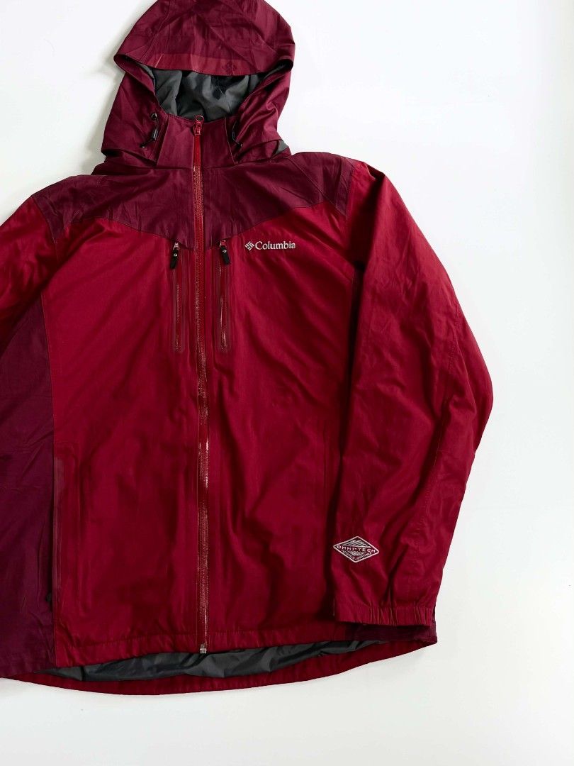 Columbia omni-tech mountain jacket (Category: Coats, Jackets and Outerwear) located in Manila. Submitted by curated_premium (Listing ID 1468009414, Image 3). Description: brandnew condition 10/10 color rate 10/10 condition size large to xl issue may maliit na gasgas sa likod dimo iindahin.