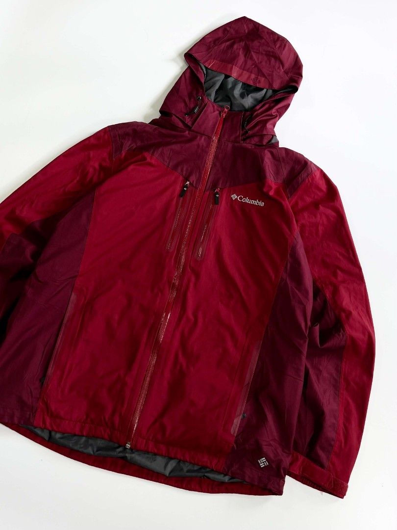 Columbia omni-tech mountain jacket (Category: Coats, Jackets and Outerwear) located in Manila. Submitted by curated_premium (Listing ID 1468009414, Image 2). Description: brandnew condition 10/10 color rate 10/10 condition size large to xl issue may maliit na gasgas sa likod dimo iindahin.